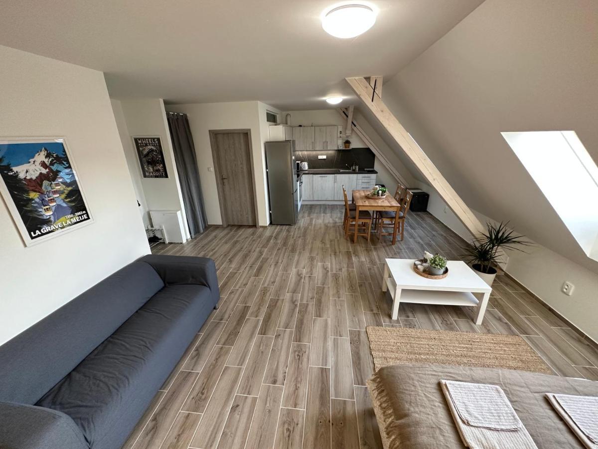 Apartmany Monastery Suites Zirec Dvur Kralove nad Labem Exterior photo