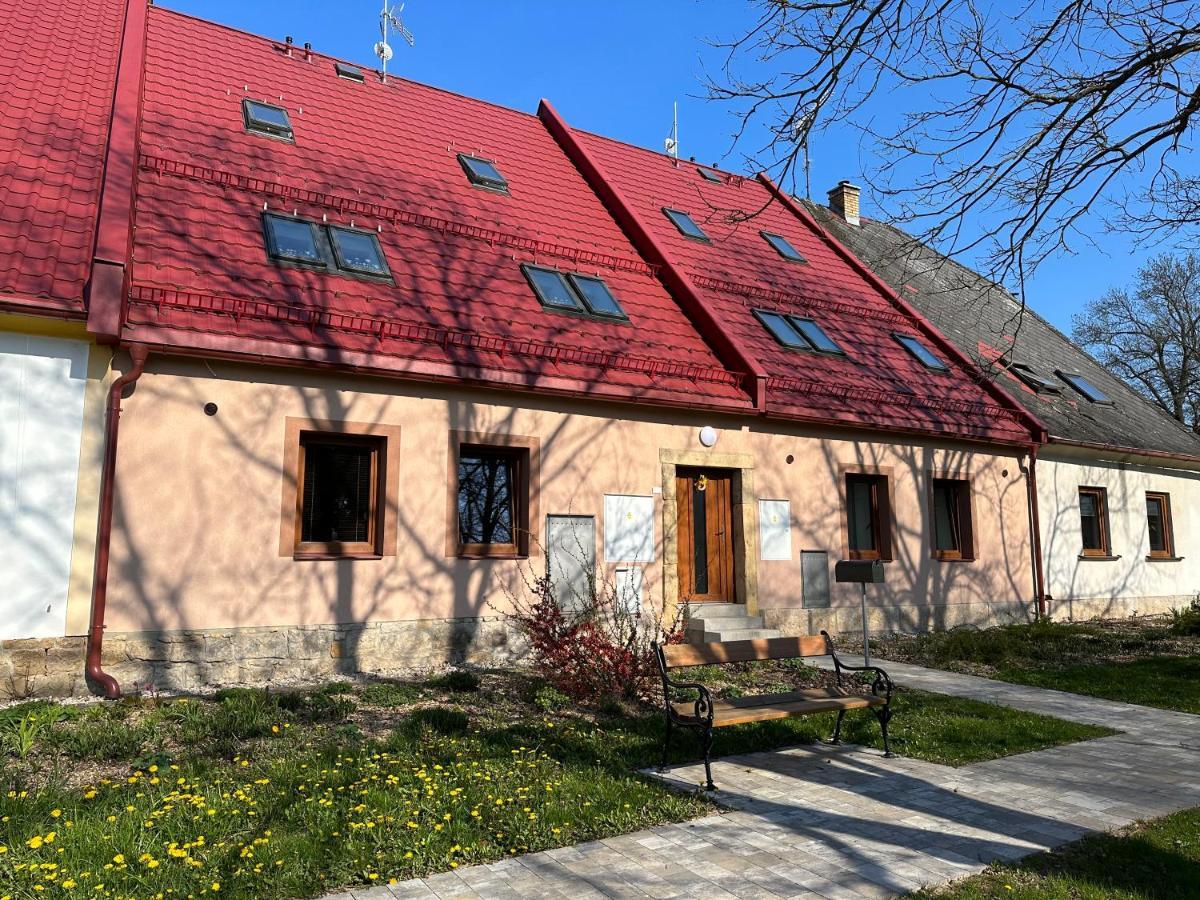 Apartmany Monastery Suites Zirec Dvur Kralove nad Labem Exterior photo