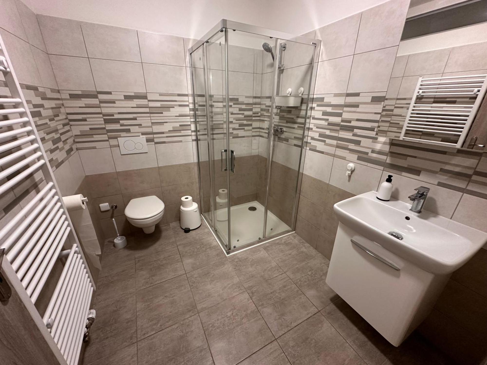 Apartmany Monastery Suites Zirec Dvur Kralove nad Labem Exterior photo
